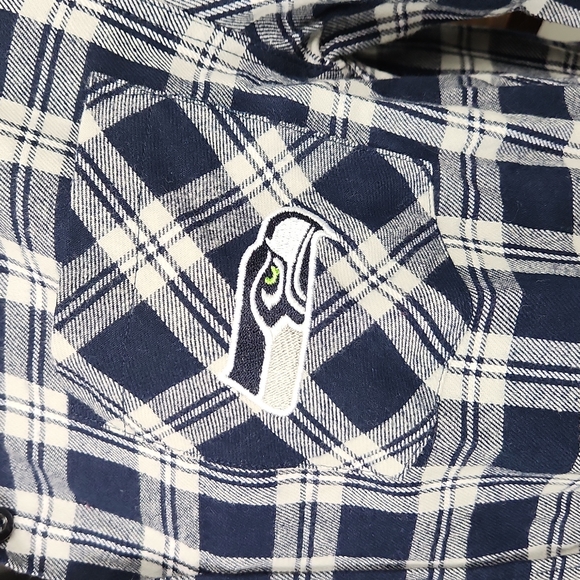 NFL Seattle Seahawks Plaid Logo Flannel - Picture 4 of 8